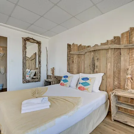Camille Otel Saintes-Maries-de-la-Mer